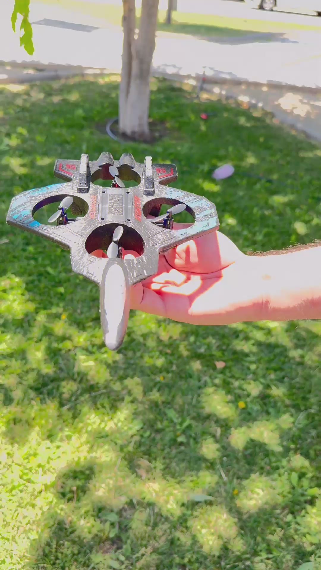 Cargar video: Drone Avión Starfighter con Luces LED y Control Remoto