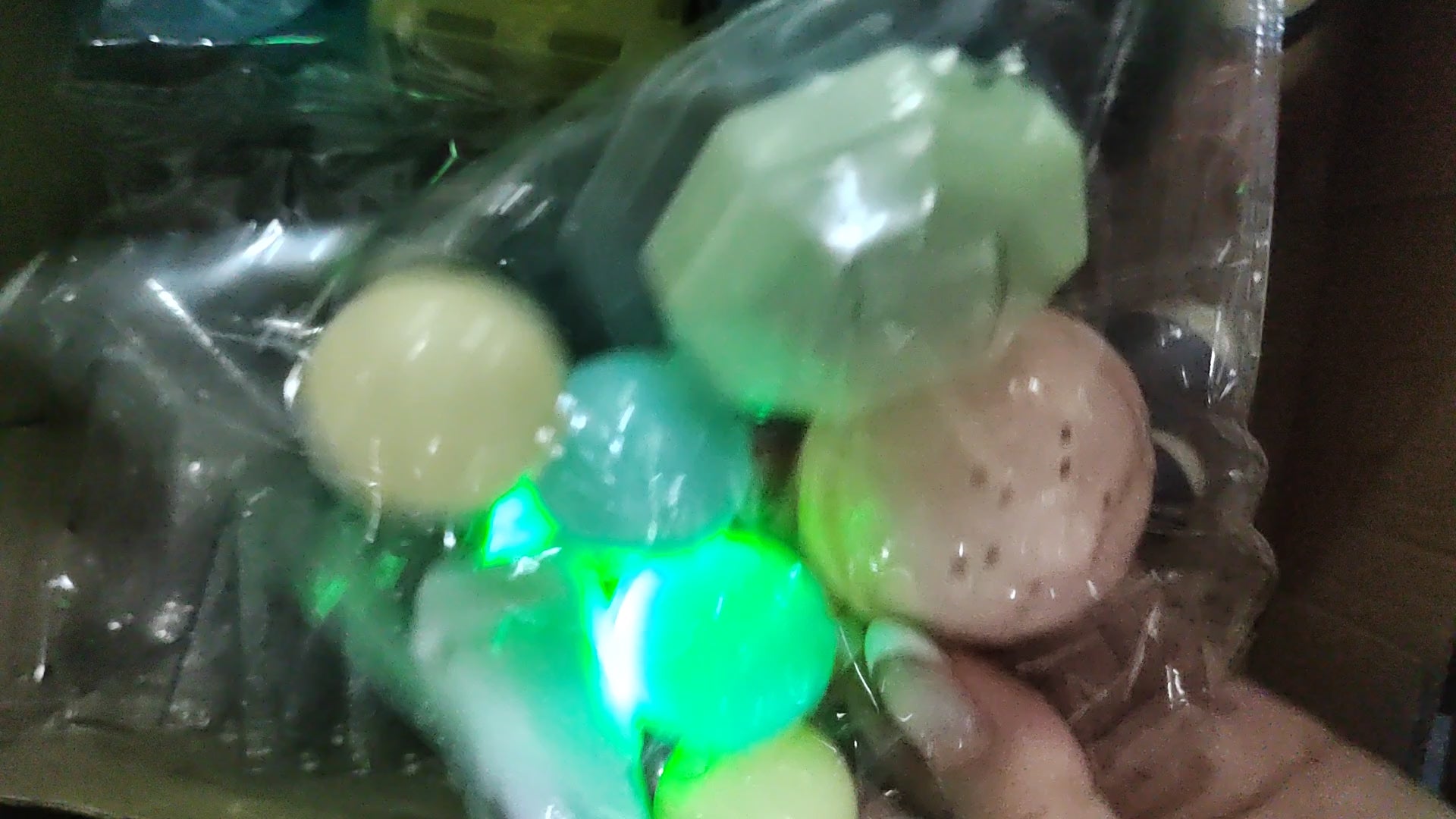 Cargar video: Juego de Pistas Magnéticas con Luz STEM 81 Piezas